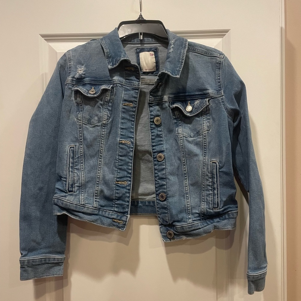 SO denim jean jacket. Size small with pockets.